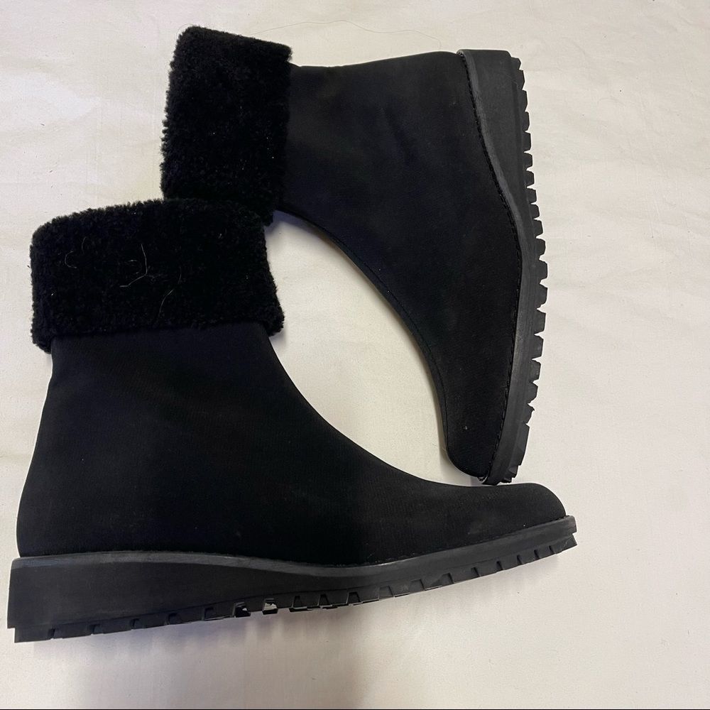 Stuart Weitzman  Water proof Gore Tex Shearling Cuff boots